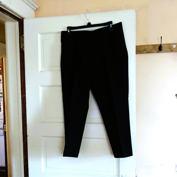 Isaac Mizranhi  Live Black 24/7 Stretch Crop Pants NWOT in size 12 - Picture 1 of 5